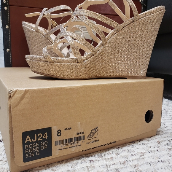 Le Chateau Wedges - Picture 2 of 4